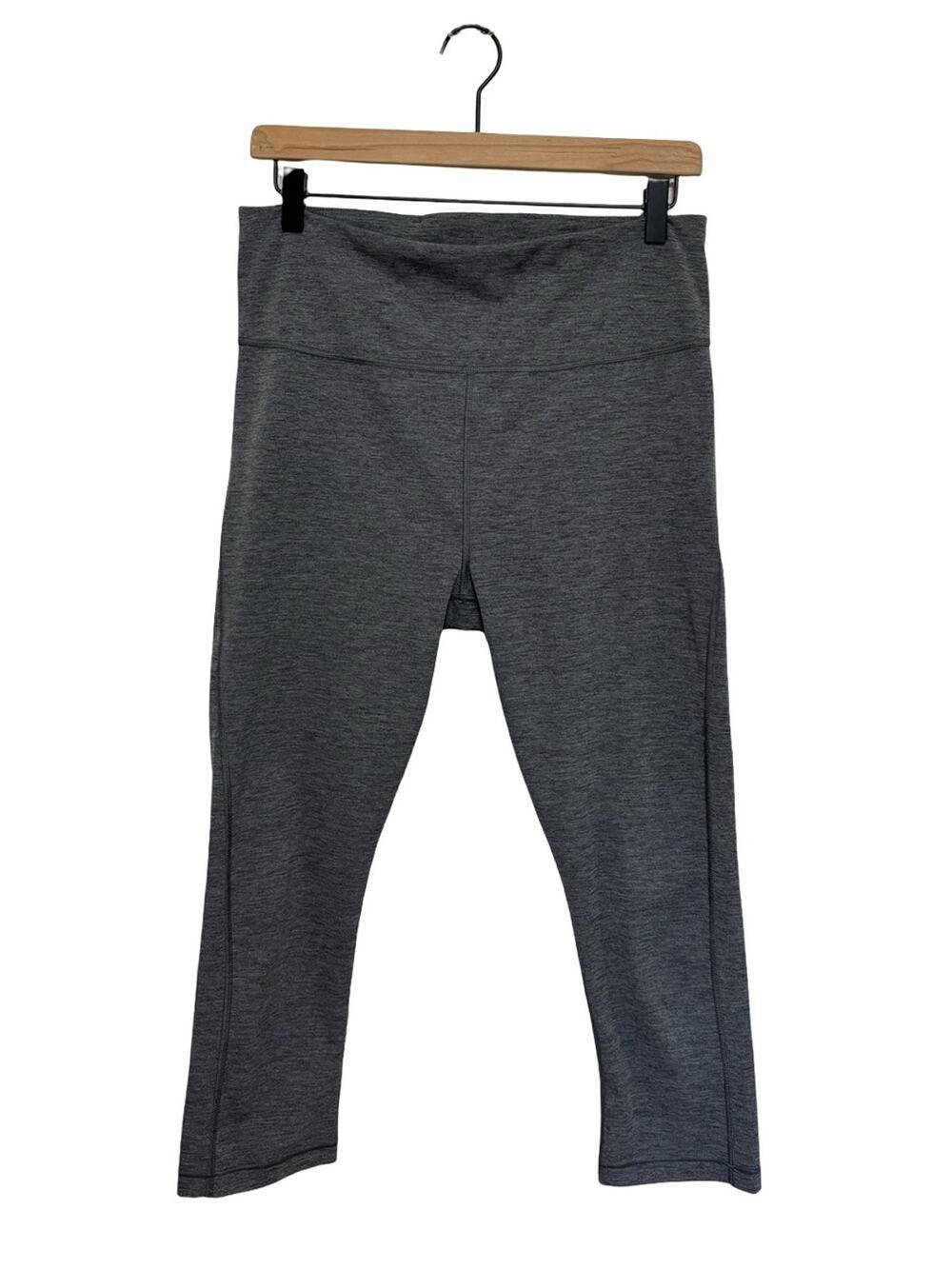 Athleta Ultimate Stash Pocket Capri Leggings in Heather Gray - Size M